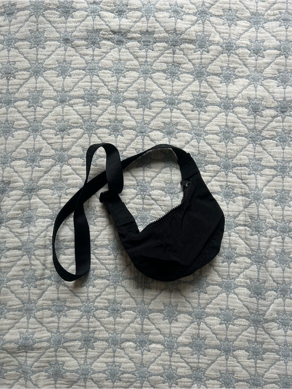 Mini Crescent - Black - Picture 2 of 4